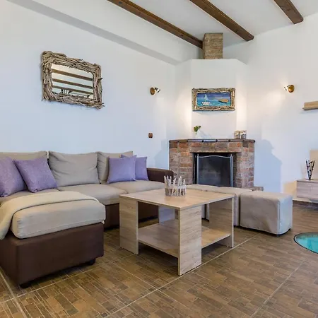 Apartament Glysteri *